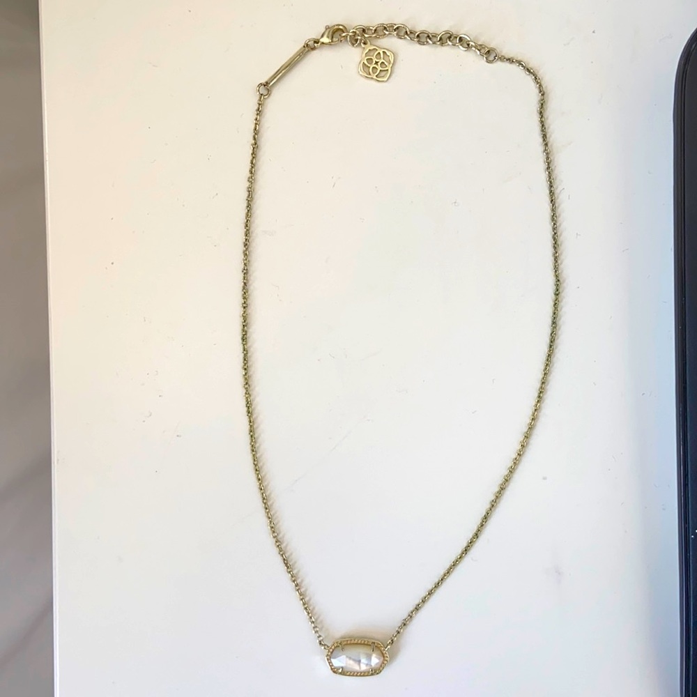 Kendra Scott necklace